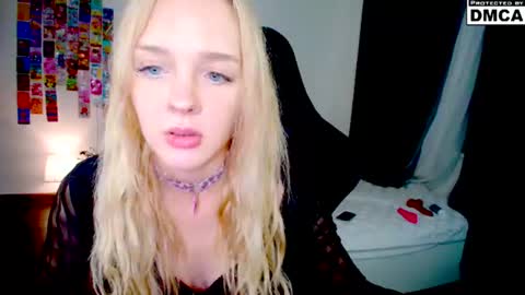 yourfairyalice_ online show from August 7, 11:16 pm