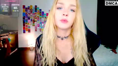 yourfairyalice_ online show from August 8, 8:09 pm