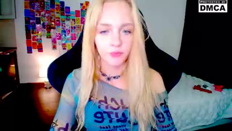 yourfairyalice_ online show from August 12, 1:52 am