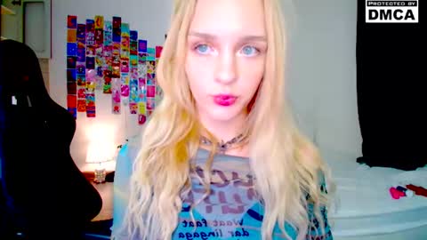 yourfairyalice_ online show from August 12, 10:56 pm