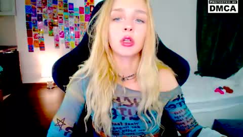 yourfairyalice_ online show from August 13, 12:02 am