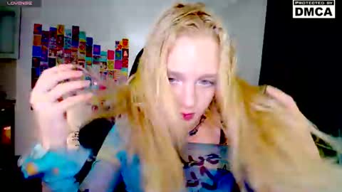 yourfairyalice_ online show from August 15, 10:58 pm