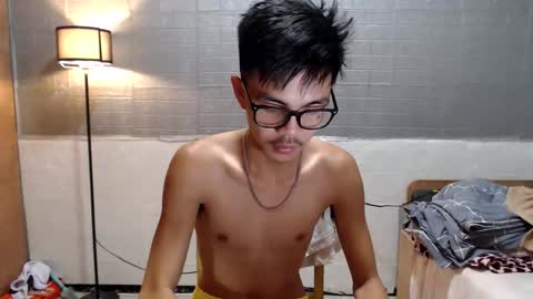 yourguy_josh23 online show from March 26, 1:11 am