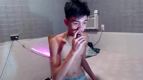 yourguy_josh23 online show from March 30, 4:15 am