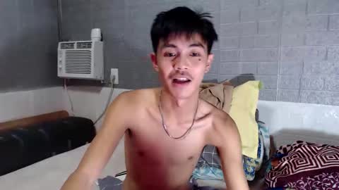 yourguy_josh23 online show from April 7, 9:14 am