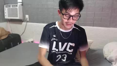 yourguy_josh23 online show from April 20, 3:27 am
