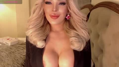 yourhotuniversexo online show from July 13, 10:15 pm