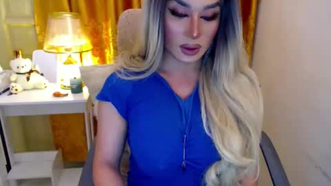 Adriana Maxwell online show from April 11, 6:30 pm