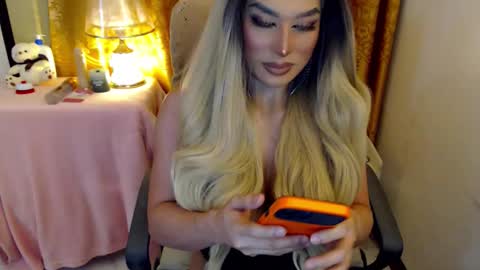 Adriana Maxwell online show from May 1, 7:18 pm