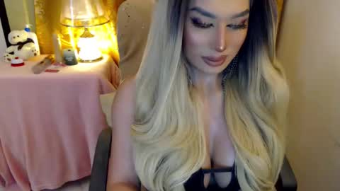Adriana Maxwell online show from May 1, 9:41 pm