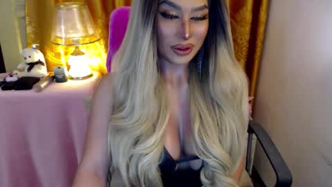 Adriana Maxwell online show from May 2, 6:34 pm