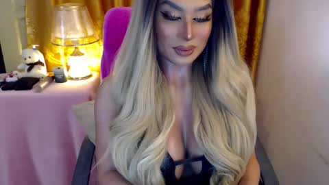 Adriana Maxwell online show from May 2, 9:19 pm