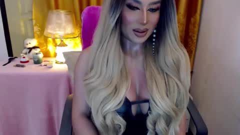 Adriana Maxwell online show from June 7, 3:28 pm