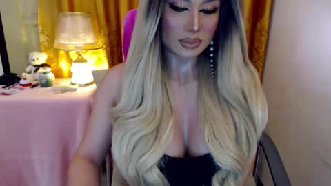 Adriana Maxwell online show from June 8, 3:29 pm