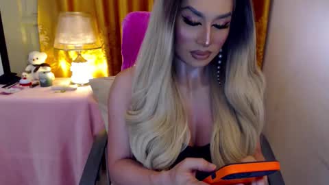 Adriana Maxwell online show from June 8, 5:41 pm
