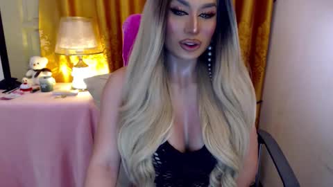 Adriana Maxwell online show from June 8, 8:26 pm
