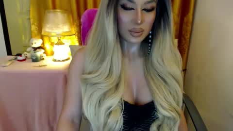 Adriana Maxwell online show from June 10, 6:58 pm