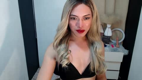 TIFFANY SUCKING QUEEN online show from August 11, 1:02 pm