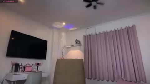 yournaughtyprincessx online show from July 24, 10:29 am
