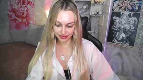 Nicky online show from August 8, 9:59 pm