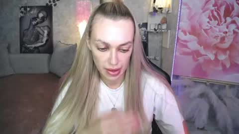 Nicky online show from August 11, 6:43 pm
