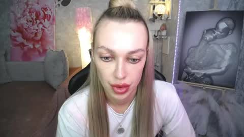 Nicky online show from August 11, 7:49 pm