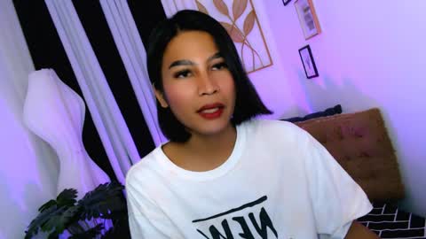 yourprettybella_ts online show from May 22, 1:35 pm