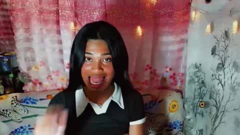 queenjedaa online show from May 26, 9:43 am