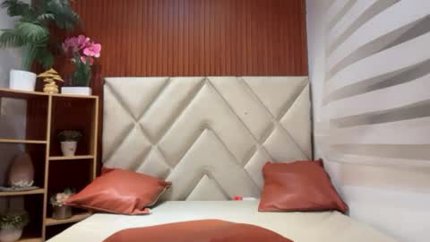 yoursluttyashxx online show from July 24, 2:58 am