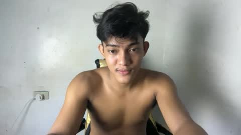 yourstreetguy_kenneth online show from August 10, 12:12 am