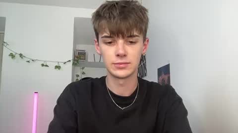 yoursweetyguy online show from August 4, 11:07 am