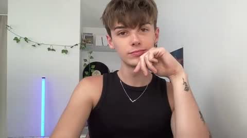 yoursweetyguy online show from August 5, 12:36 pm