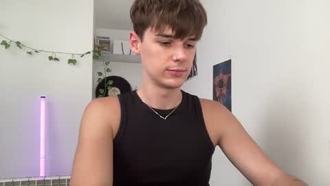 yoursweetyguy online show from August 6, 11:31 am