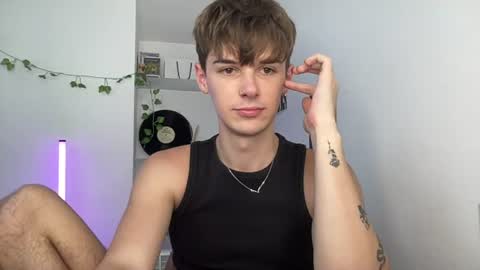 yoursweetyguy online show from August 6, 12:37 pm