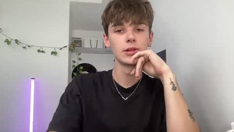 yoursweetyguy online show from August 16, 2:43 pm