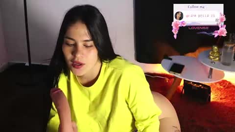 Bella- Independert Model online show from August 15, 1:15 pm