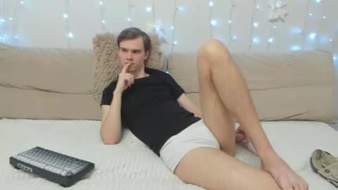 Yue Lang and Samm online show from July 7, 9:08 pm