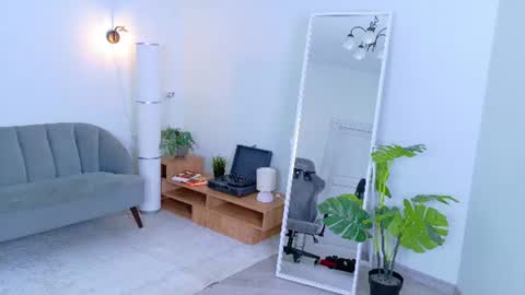 Yumi online show from August 10, 7:04 pm