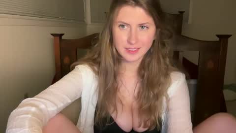 yumiandwolf online show from April 8, 1:15 am