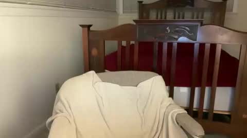 yumiandwolf online show from April 9, 6:54 am