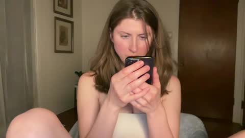 yumiandwolf online show from August 9, 6:58 am