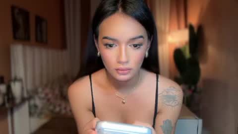yummyrenalyn online show from July 8, 8:35 pm