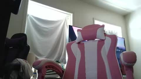 yummyxtummy online show from August 4, 8:50 pm