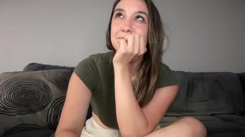 yurdreams_22 online show from August 15, 4:05 am