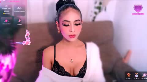 yvannasilva18 online show from August 8, 7:19 am