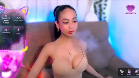yvannasilva18 online show from August 11, 1:24 pm
