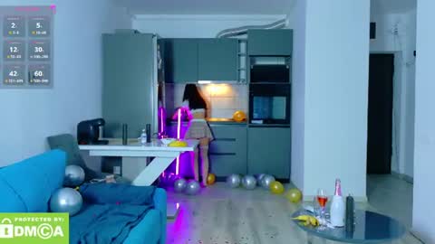 YVE online show from July 14, 9:59 pm