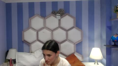 yvi online show from August 5, 12:47 pm