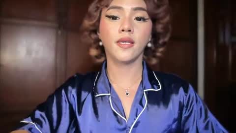 Miss Yvonne online show from August 3, 5:20 pm