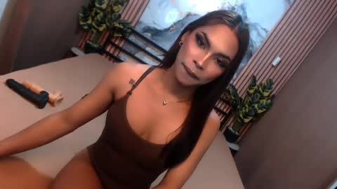 yvonnellvs online show from May 1, 11:42 pm